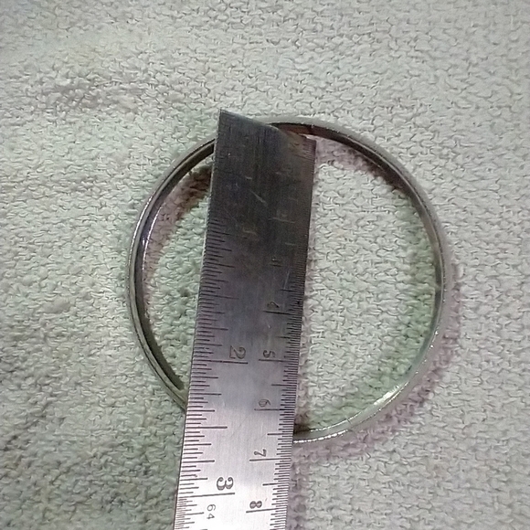 Silvertone textured bangle bracelet - Picture 2 of 4
